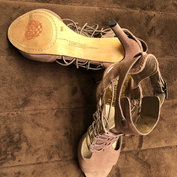 Vince Camuto heels - Picture 3 of 3